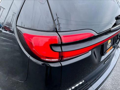 Used 2024 Chrysler Pacifica Touring-L image 32