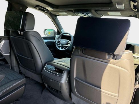 Used 2026 Cadillac Escalade V w/ LPO, ONYX Package AWD/4WD image 32
