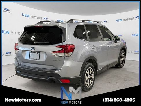 Used 2021 Subaru Forester Premium AWD/4WD image 5