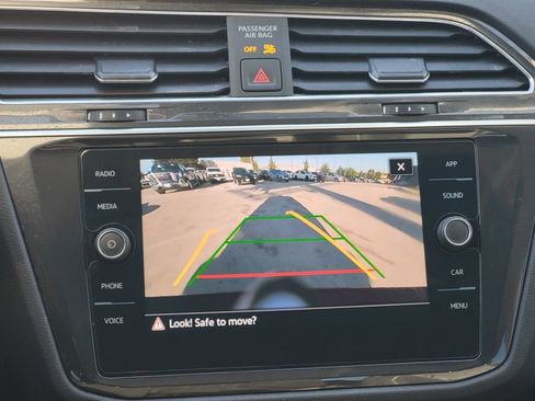 Used 2021 Volkswagen Tiguan SE w/ Panoramic Sunroof Package image 26