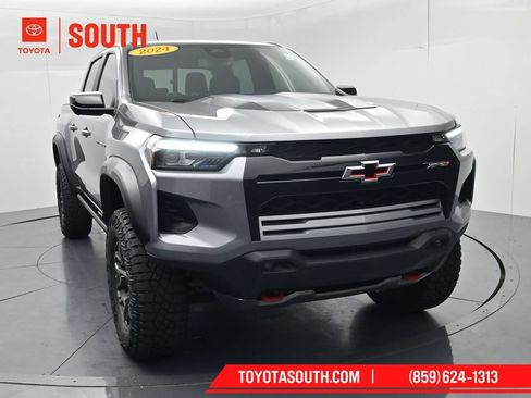 Used 2024 Chevrolet Colorado ZR2 w/ Technology Package AWD/4WD image 2