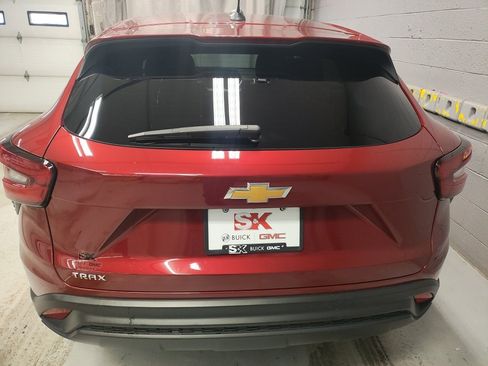 Used 2024 Chevrolet Trax LS w/ LS Convenience Package image 22