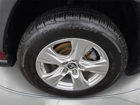 Used 2019 Toyota RAV4 XLE image 9