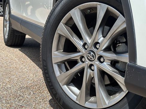 Used 2016 Toyota RAV4 Limited FWD image 2