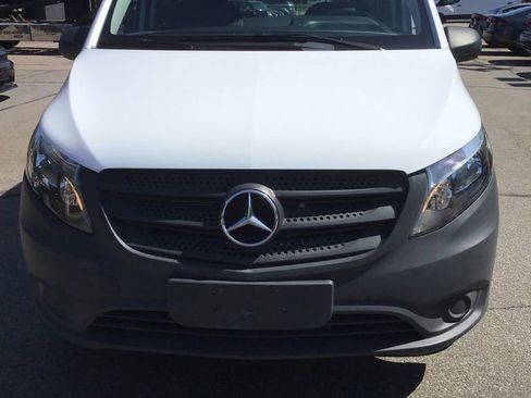 Used 2021 Mercedes-Benz Metris image 2