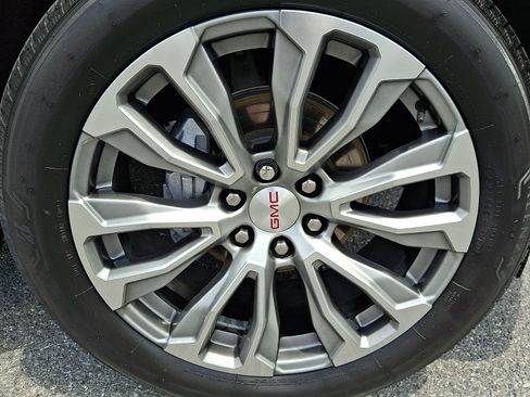 Used 2023 GMC Yukon Denali w/ LPO, Floor Liner Package AWD/4WD image 8