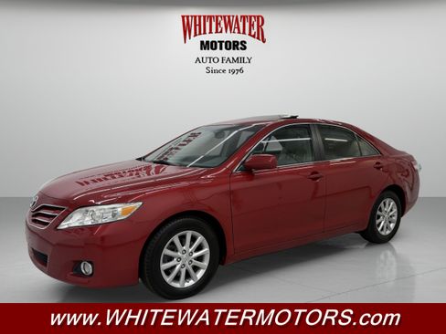 Used 2011 Toyota Camry XLE w/ SE/XLE Extra-Value Pkg FWD image 1