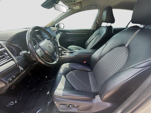 Used 2021 Toyota Camry SE FWD image 18