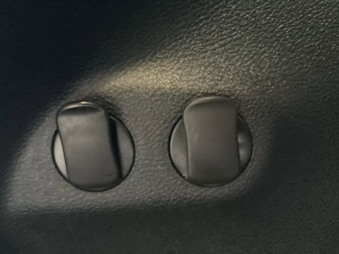 Used 2020 Jeep Cherokee Limited image 32