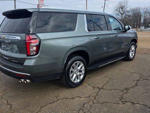 Used 2023 Chevrolet Suburban Premier RWD image 3