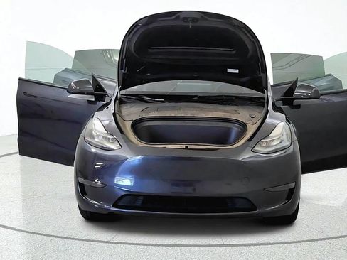 Used 2024 Tesla Model Y Long Range RWD image 12