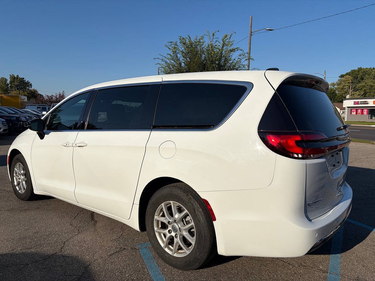 Used 2026 Chrysler Pacifica Select FWD image 7