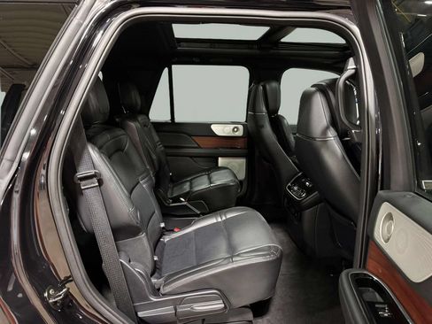Certified 2021 Lincoln Navigator Reserve w/ Luxury Package AWD/4WD image 31