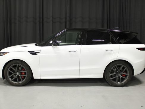 Used 2025 Land Rover Range Rover Sport Dynamic SE image 2