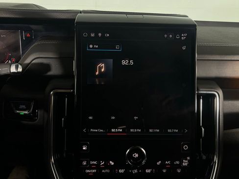 Used 2025 GMC Yukon Denali image 19