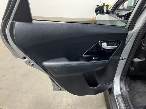 Used 2019 Kia Niro EX Premium FWD image 19