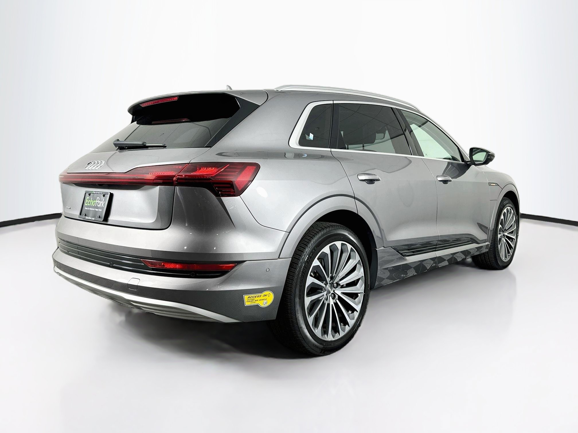 Used 2019 Audi e-tron Prestige w/ Prestige Package AWD/4WD image 9