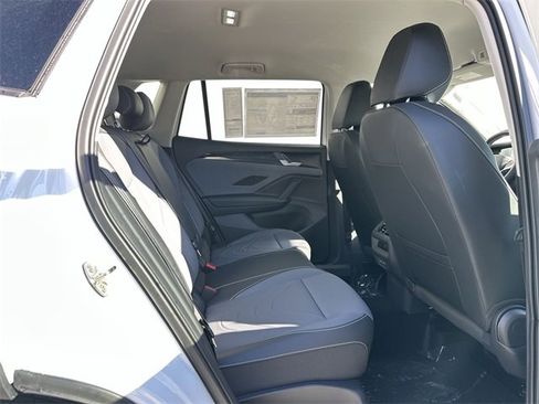 New 2025 Volkswagen Tiguan SE image 19