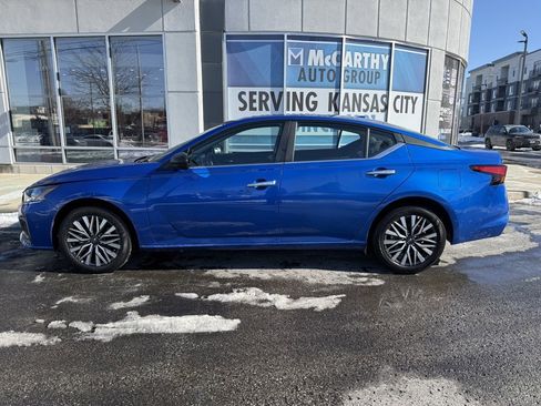 Used 2025 Nissan Altima 2.5 SV image 9
