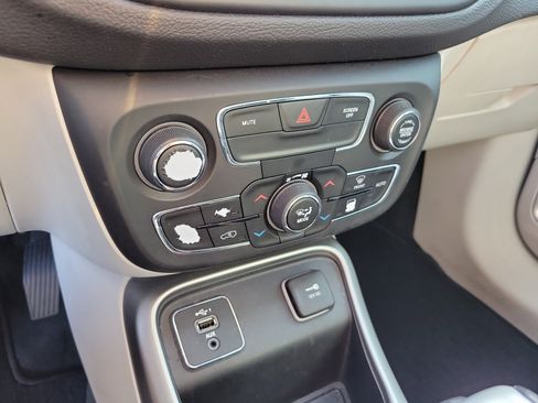 Used 2019 Jeep Compass Latitude image 22