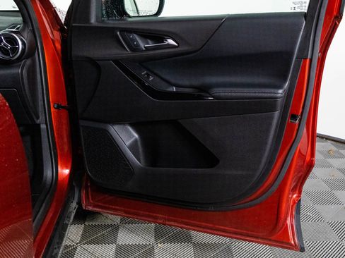 Used 2025 Chevrolet Equinox LT image 38