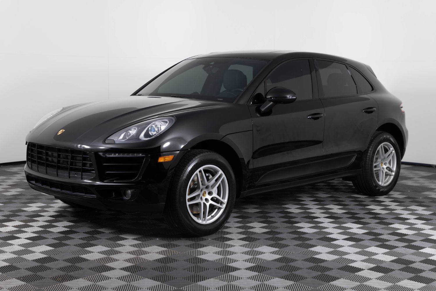 Used 2017 Porsche Macan AWD/4WD image 1