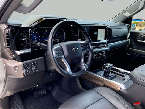 Used 2024 Chevrolet Silverado 1500 LT Trail Boss w/ LT Trail Boss Premium Package AWD/4WD image 16