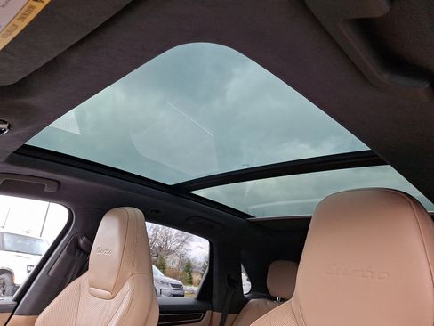 Used 2019 Porsche Cayenne Turbo image 13