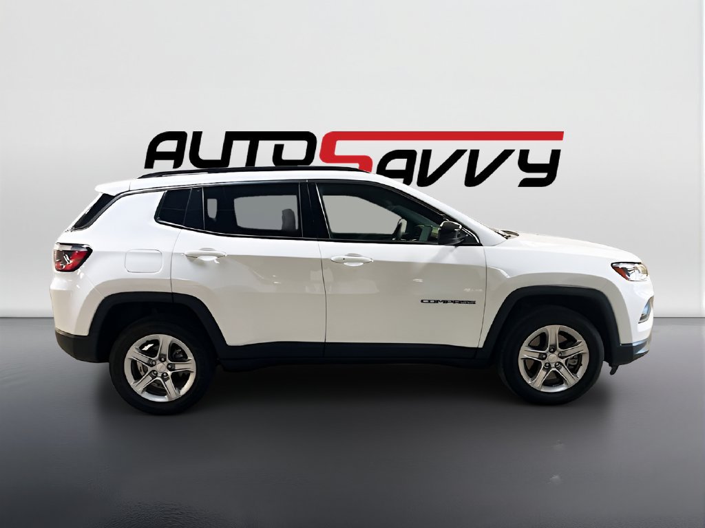 Used 2024 Jeep Compass Latitude w/ Altitude Special Edition AWD/4WD image 8