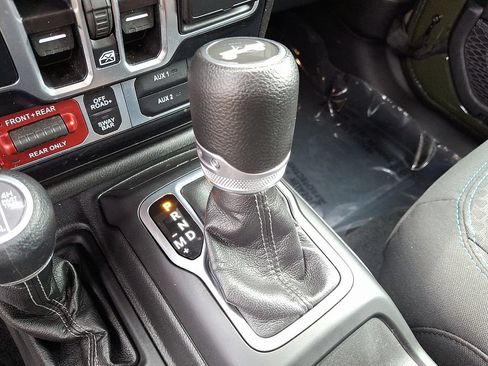 Used 2024 Jeep Wrangler Unlimited Rubicon 4xe AWD/4WD image 14