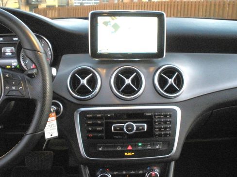 Used 2014 Mercedes-Benz CLA 250 4MATIC image 35