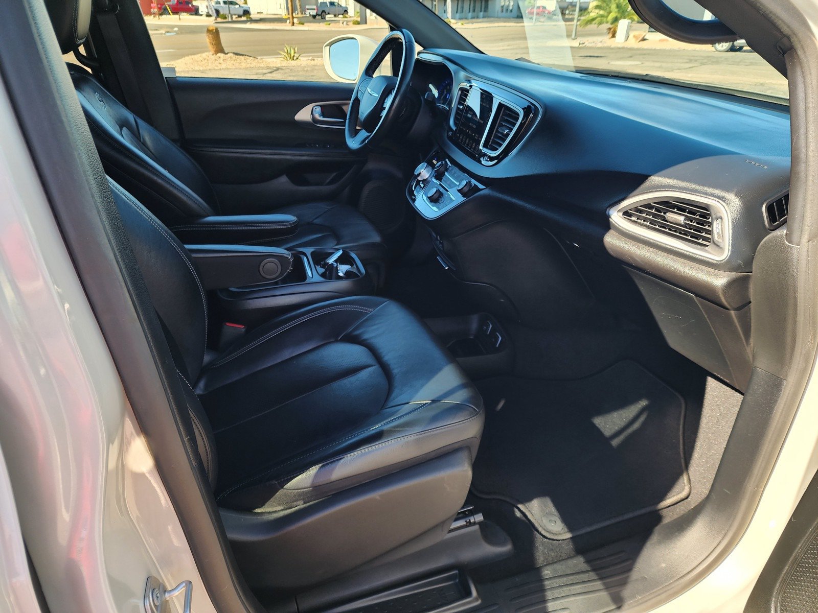 Used 2020 Chrysler Pacifica Touring-L AWD/4WD image 12