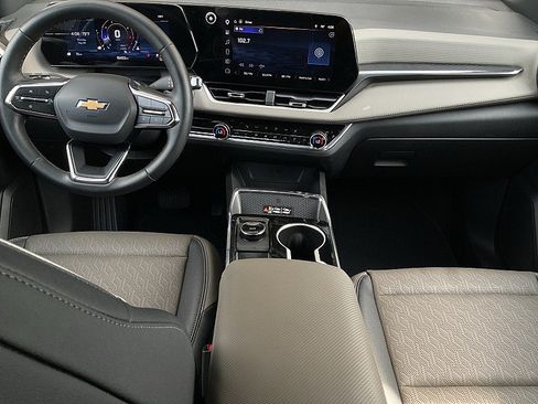 Used 2026 Chevrolet Equinox LT w/ Convenience Package II FWD image 13