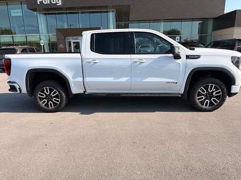Used 2023 GMC Sierra 1500 AT4 w/ Technology Package AWD/4WD image 4