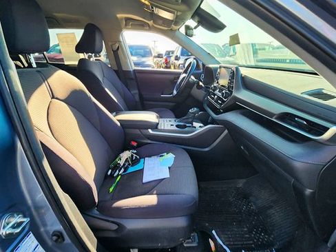 Used 2020 Toyota Highlander LE AWD/4WD image 23