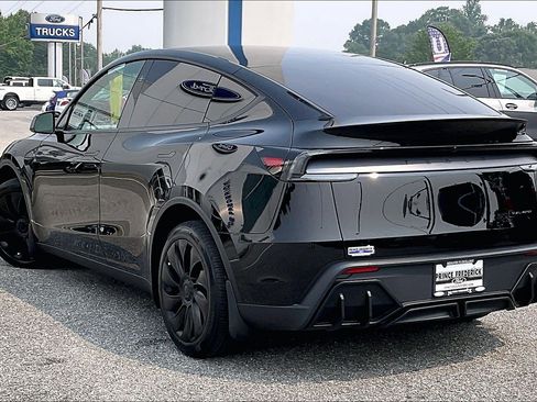 Used 2026 Tesla Model Y AWD image 11