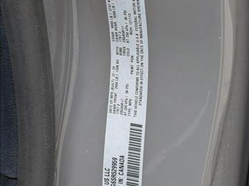 Used 2025 Chrysler Pacifica Select image 15