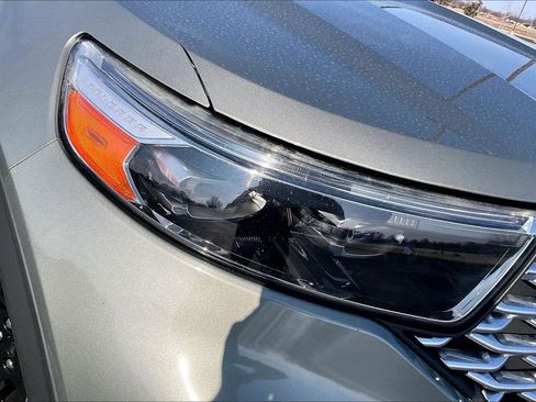 Used 2020 Ford Explorer Platinum w/ Premium Technology Package image 24