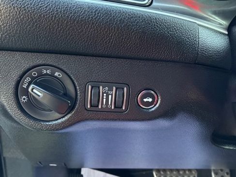 Used 2021 Dodge Challenger SRT Hellcat image 12