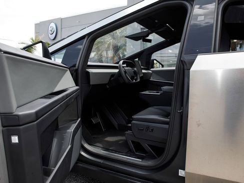 Used 2025 Tesla Cybertruck AWD Crew Cab image 25