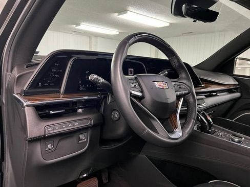Used 2024 Cadillac Escalade Premium Luxury AWD/4WD image 14