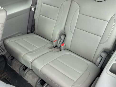 Used 2020 GMC Acadia SLT FWD image 16