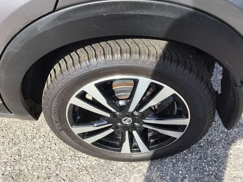 Used 2018 Nissan Kicks SV image 16