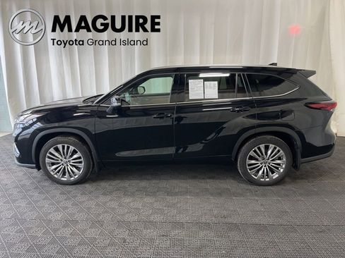Used 2024 Toyota Highlander Platinum image 32
