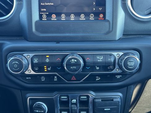 Used 2020 Jeep Wrangler Unlimited Sahara w/ Cold Weather Group image 25