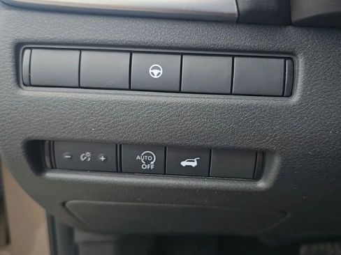 Used 2025 Nissan Rogue SV image 13