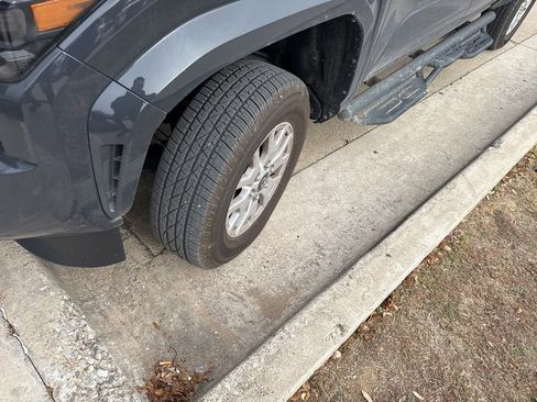 Used 2025 Toyota Tacoma SR image 8