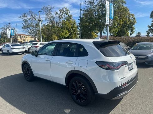 Used 2025 Honda HR-V Sport image 4