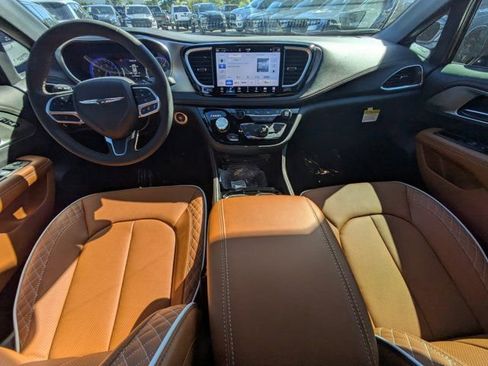 New 2026 Chrysler Pacifica Pinnacle image 13