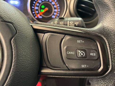 Used 2018 Jeep Wrangler Sport AWD/4WD image 18